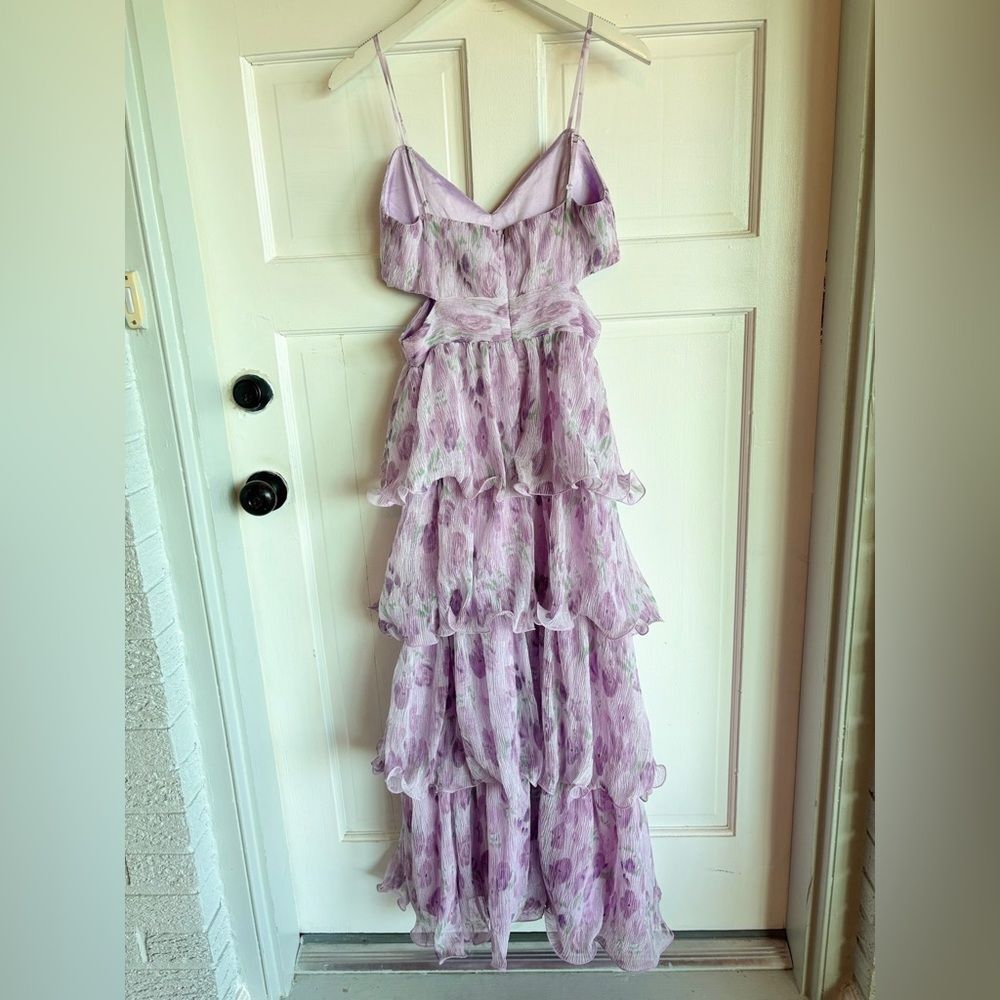 New ASTR the Label Revolve MIDI DRESS JAIDEN Purple Floral Rubble Tiered - Picture 6 of 9